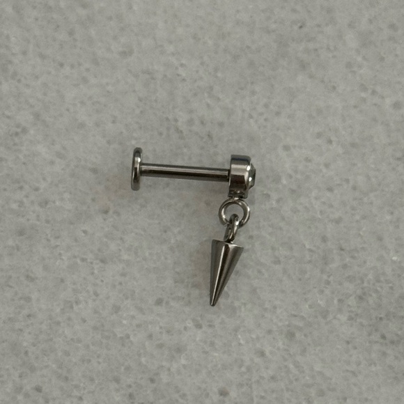 Silver Crystal Spike Dangle Cartilage Earring 

Brand New - Picture 4 of 4